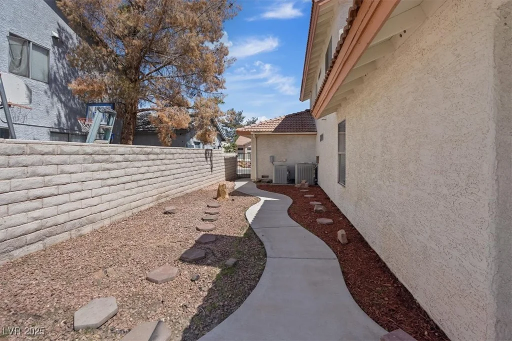 2505 Goldenmoon, Las Vegas, NV 89108