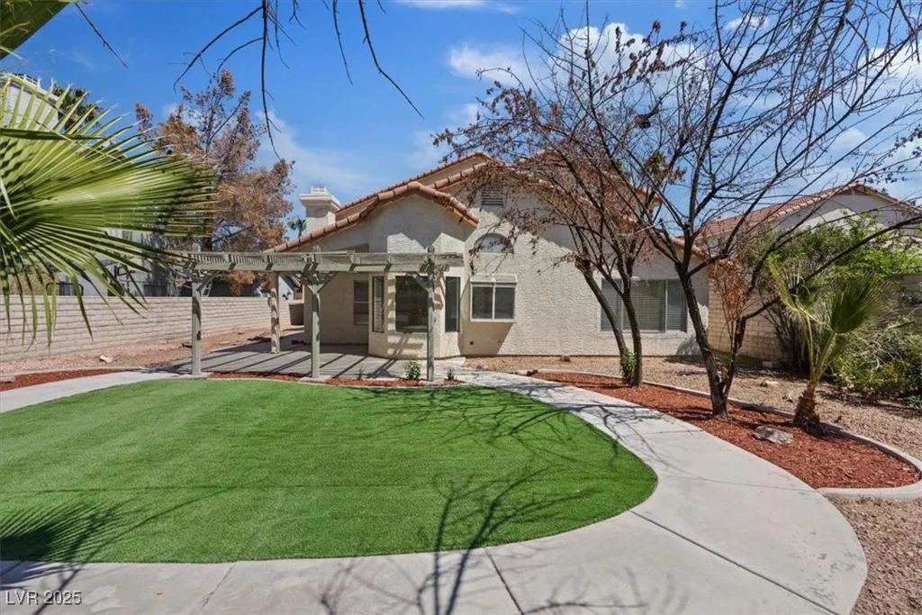 2505 Goldenmoon, Las Vegas, NV 89108