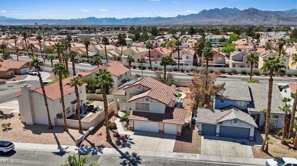 2505 Goldenmoon, Las Vegas, NV 89108