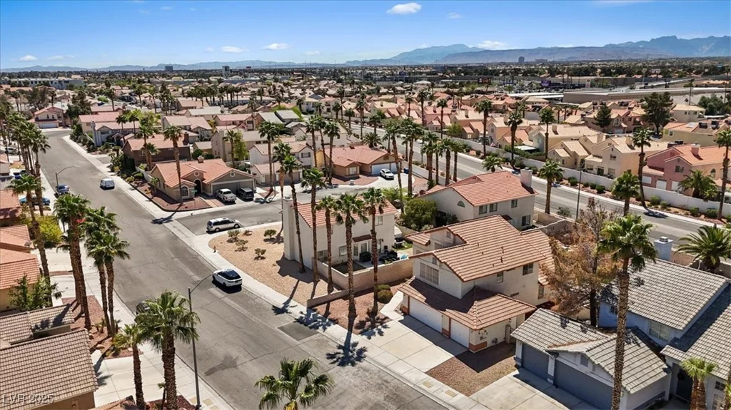 2505 Goldenmoon, Las Vegas, NV 89108