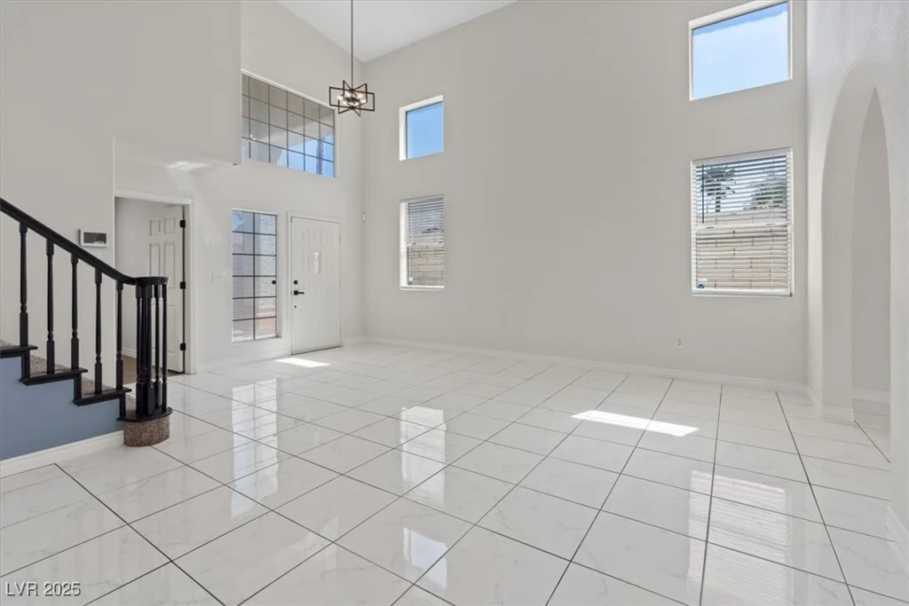 2505 Goldenmoon, Las Vegas, NV 89108