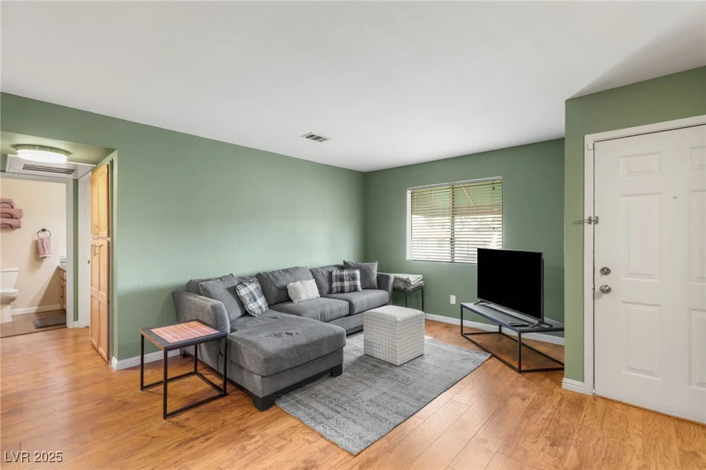 6750 Del Rey, Las Vegas, NV 89146