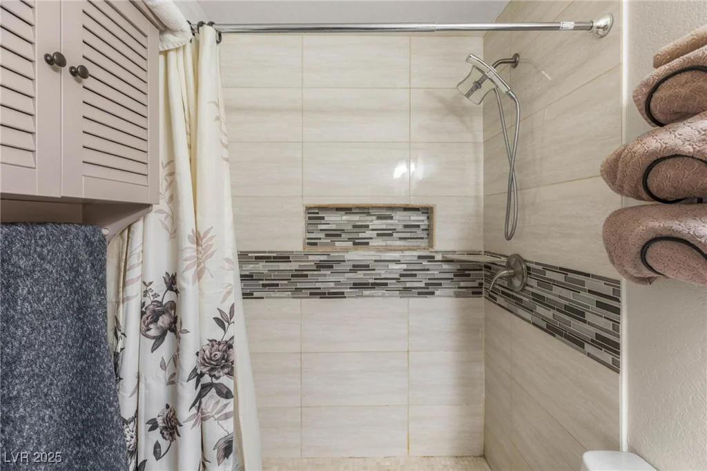 6750 Del Rey, Las Vegas, NV 89146