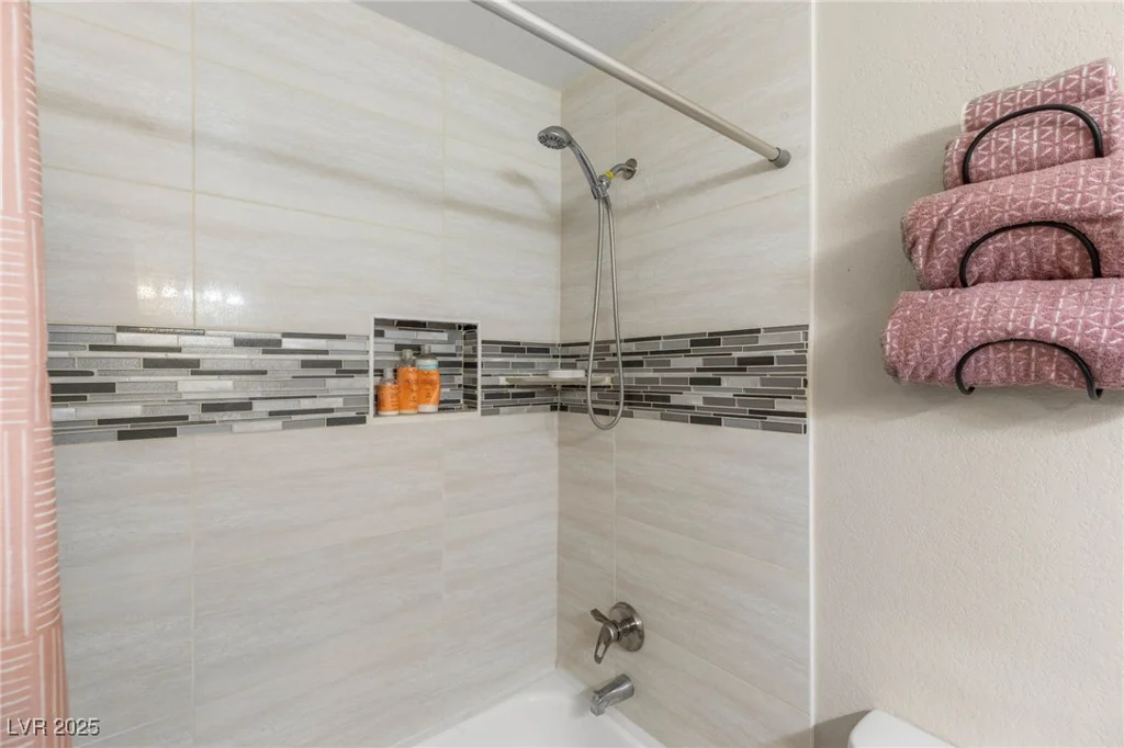 6750 Del Rey, Las Vegas, NV 89146