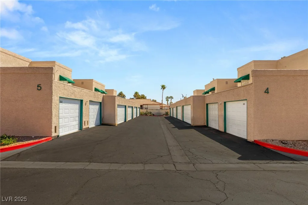 6750 Del Rey, Las Vegas, NV 89146