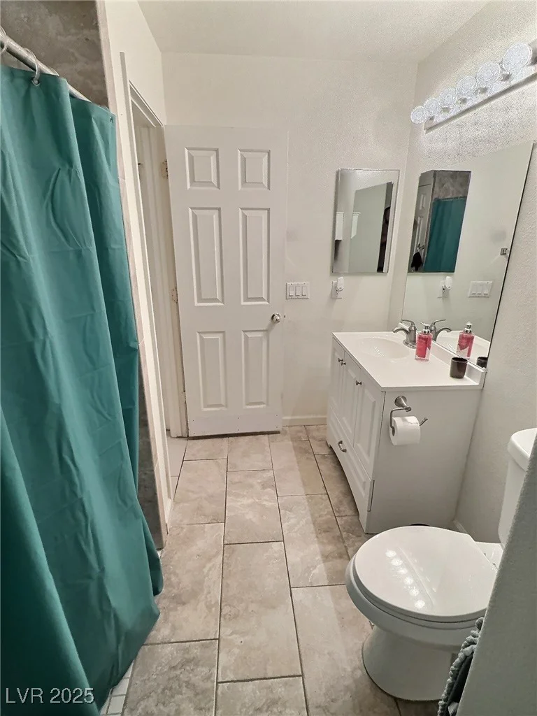 8117 Jasmine Hollow, Las Vegas, NV 89143