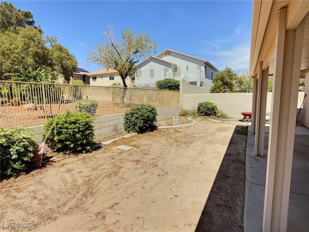 8117 Jasmine Hollow, Las Vegas, NV 89143