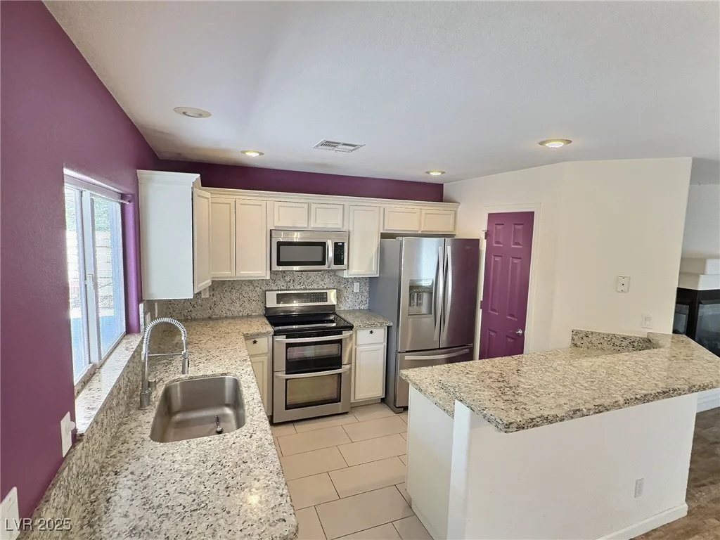 8117 Jasmine Hollow, Las Vegas, NV 89143