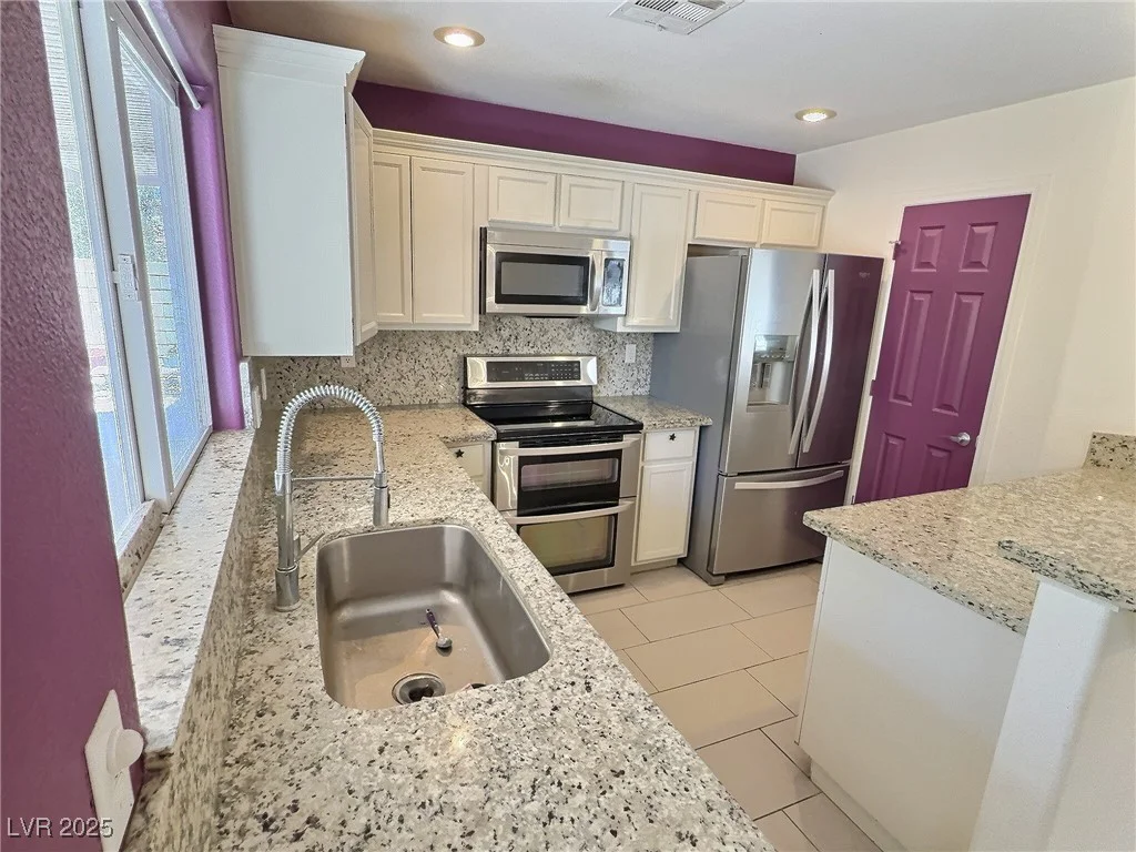 8117 Jasmine Hollow, Las Vegas, NV 89143