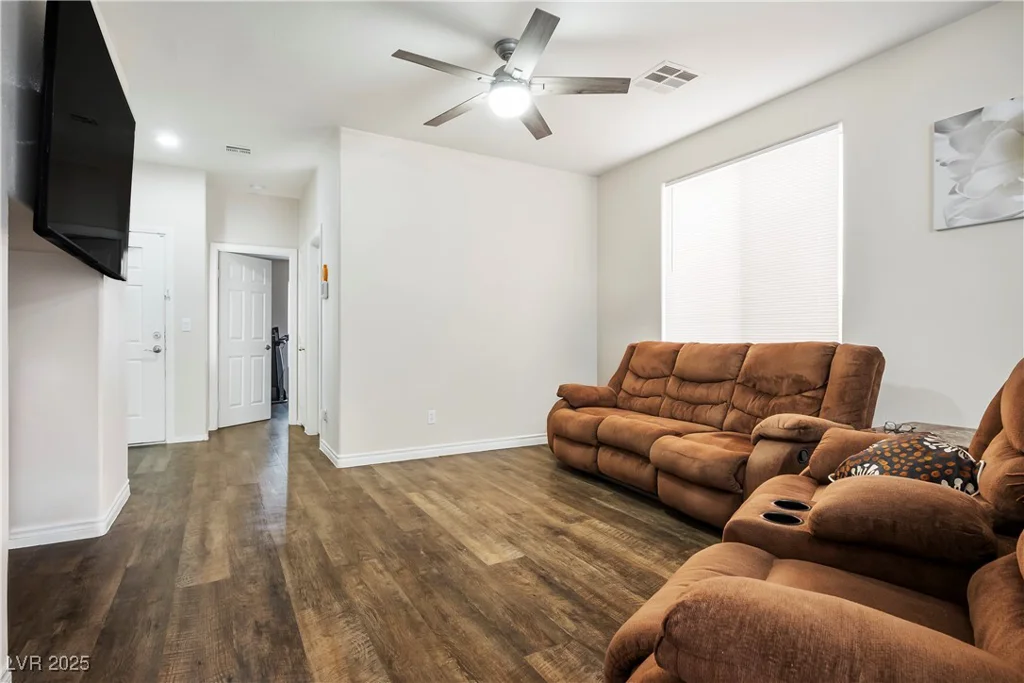 6885 Silver Eagle, Las Vegas, NV 89122