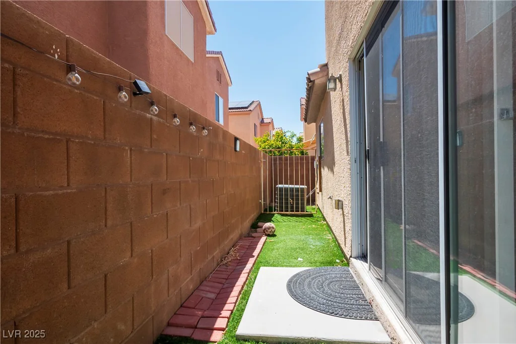 6885 Silver Eagle, Las Vegas, NV 89122