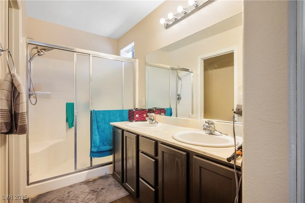 6885 Silver Eagle, Las Vegas, NV 89122