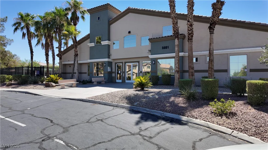 6885 Silver Eagle, Las Vegas, NV 89122