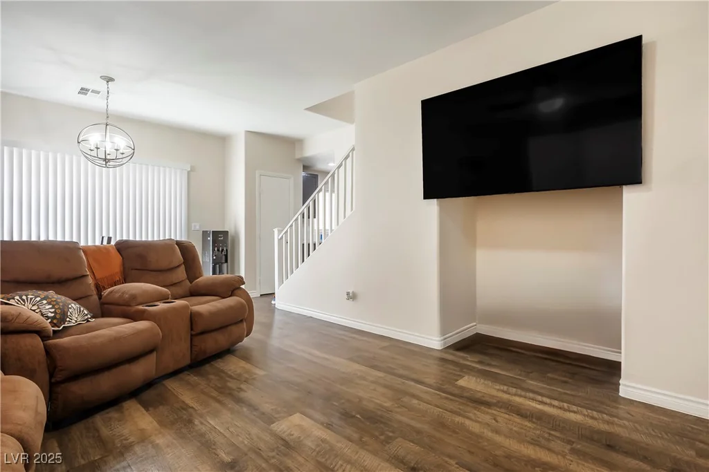 6885 Silver Eagle, Las Vegas, NV 89122