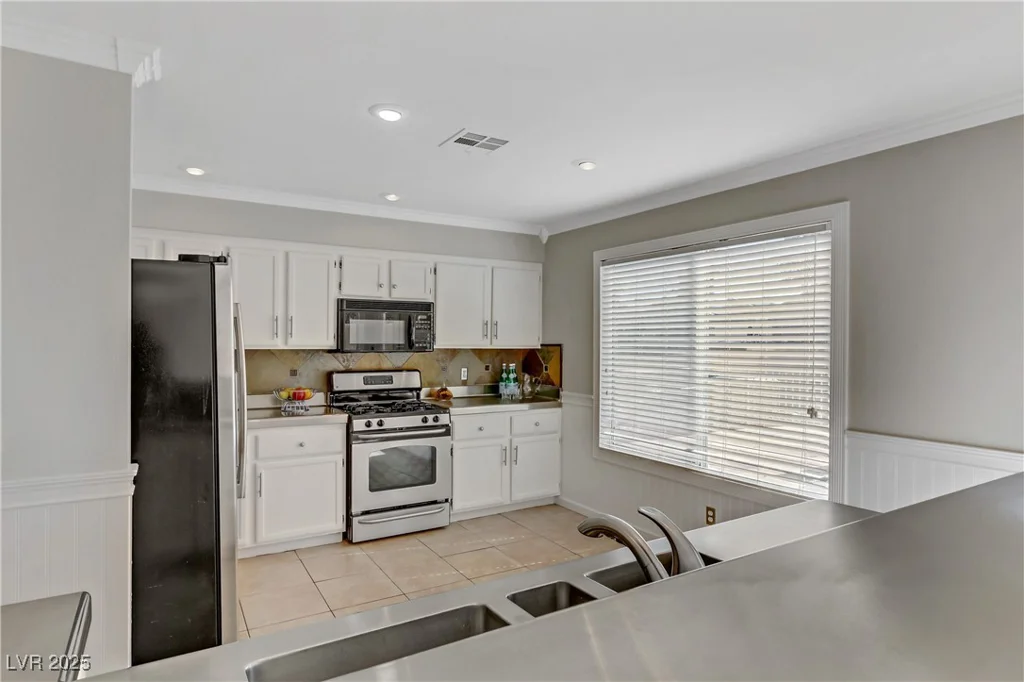 8313 Sky Canyon, Las Vegas, NV 89128