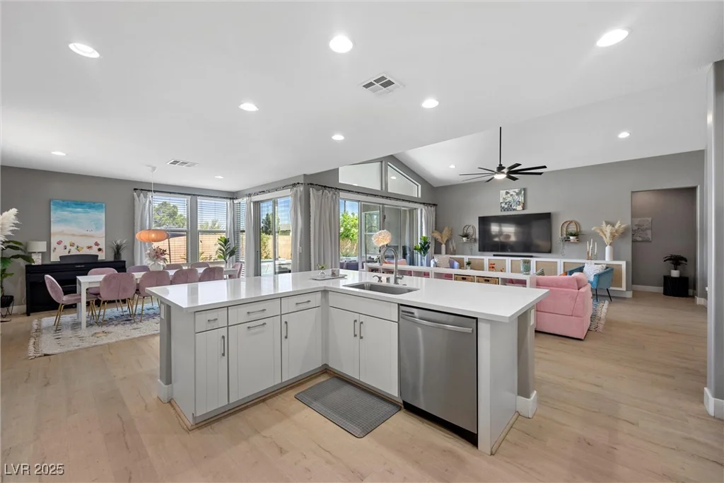 8440 Footpath, Las Vegas, NV 89166