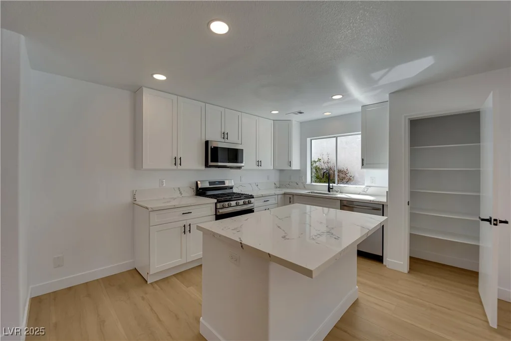 6078 Stone Hollow, Las Vegas, NV 89156
