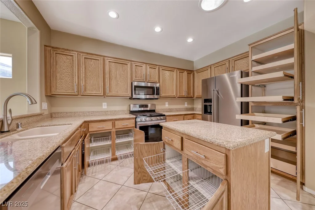 1862 Redwood Valley, Henderson, NV 89052