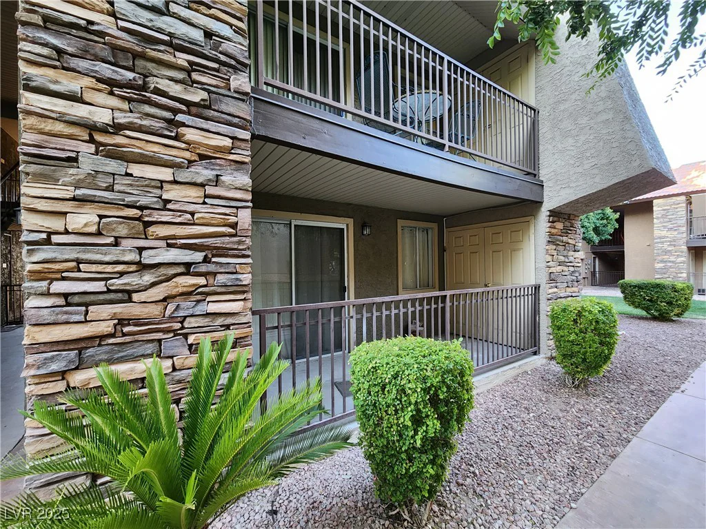 4981 River Glen, Las Vegas, NV 89103