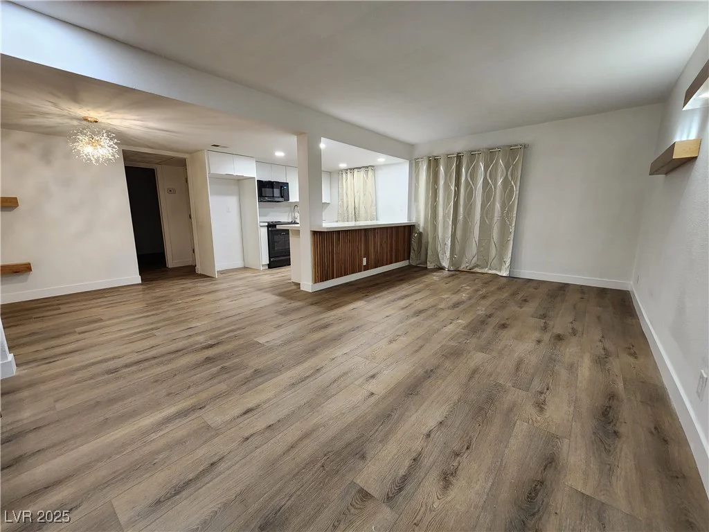 4981 River Glen, Las Vegas, NV 89103