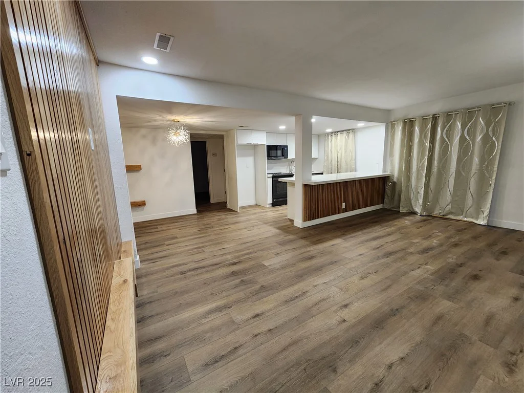 4981 River Glen, Las Vegas, NV 89103