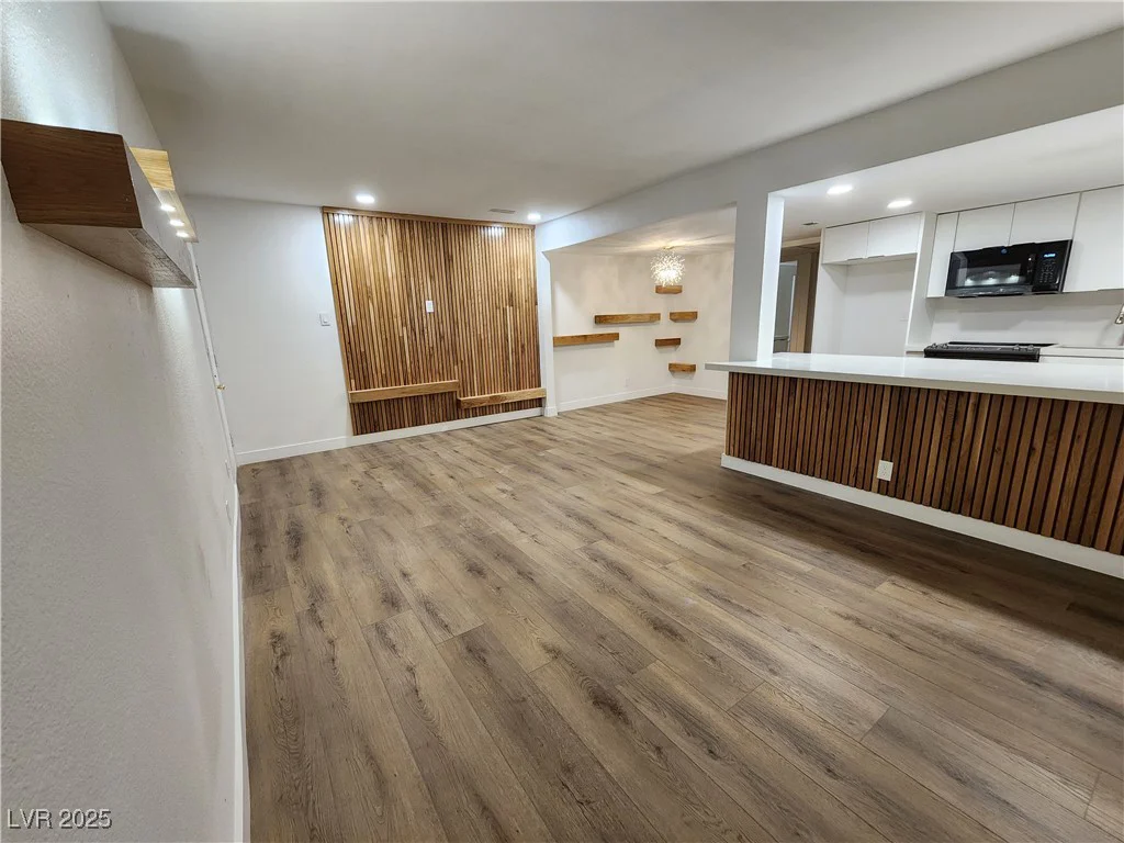 4981 River Glen, Las Vegas, NV 89103
