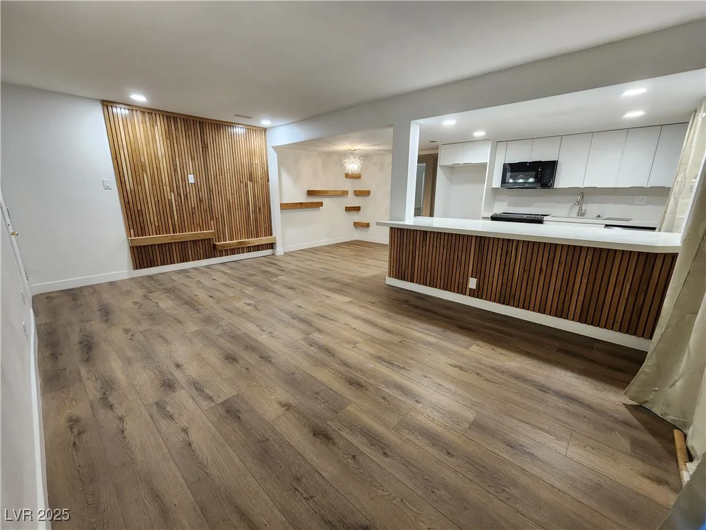 4981 River Glen, Las Vegas, NV 89103
