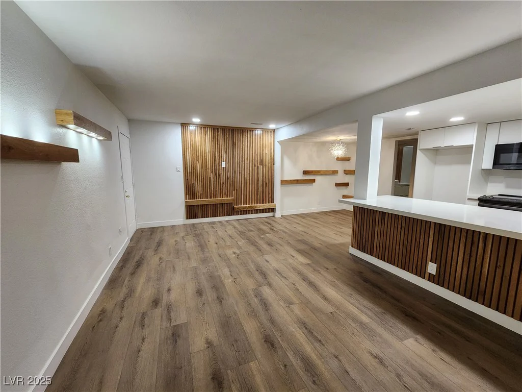 4981 River Glen, Las Vegas, NV 89103