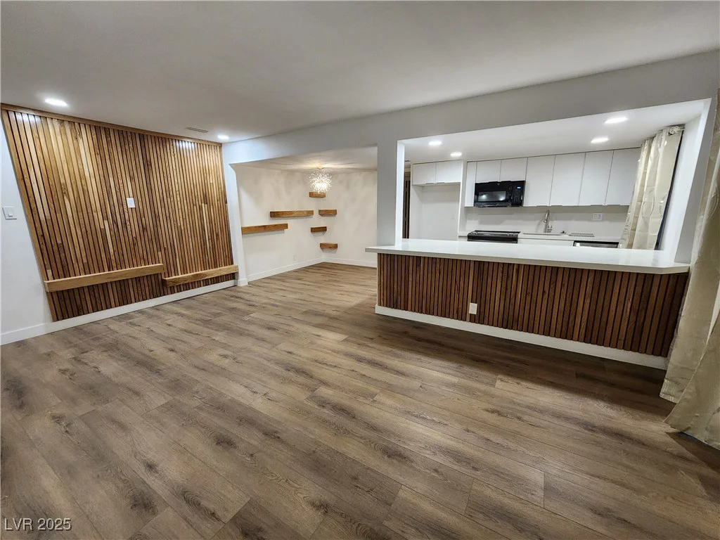 4981 River Glen, Las Vegas, NV 89103