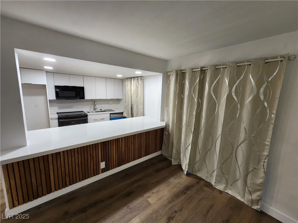 4981 River Glen, Las Vegas, NV 89103