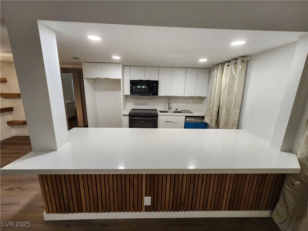 4981 River Glen, Las Vegas, NV 89103
