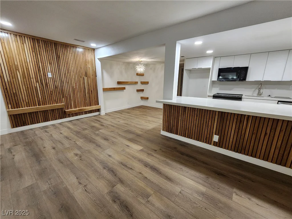 4981 River Glen, Las Vegas, NV 89103