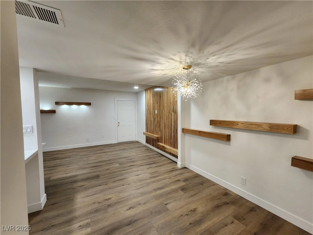 4981 River Glen, Las Vegas, NV 89103