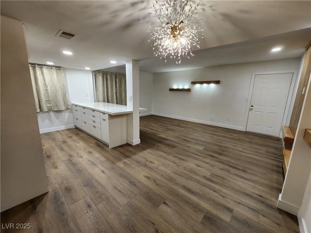 4981 River Glen, Las Vegas, NV 89103