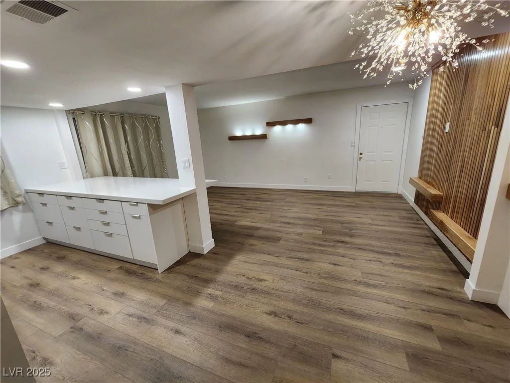 4981 River Glen, Las Vegas, NV 89103