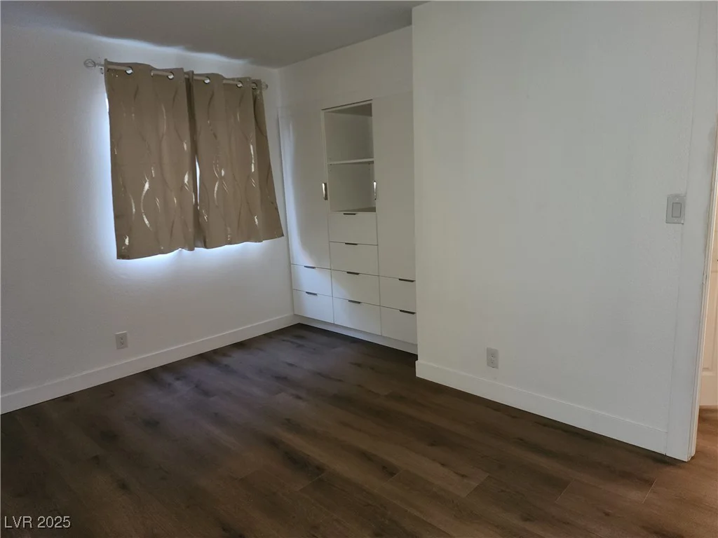 4981 River Glen, Las Vegas, NV 89103