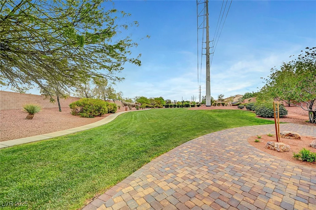 342 Shimmering Moon, Henderson, NV 89015