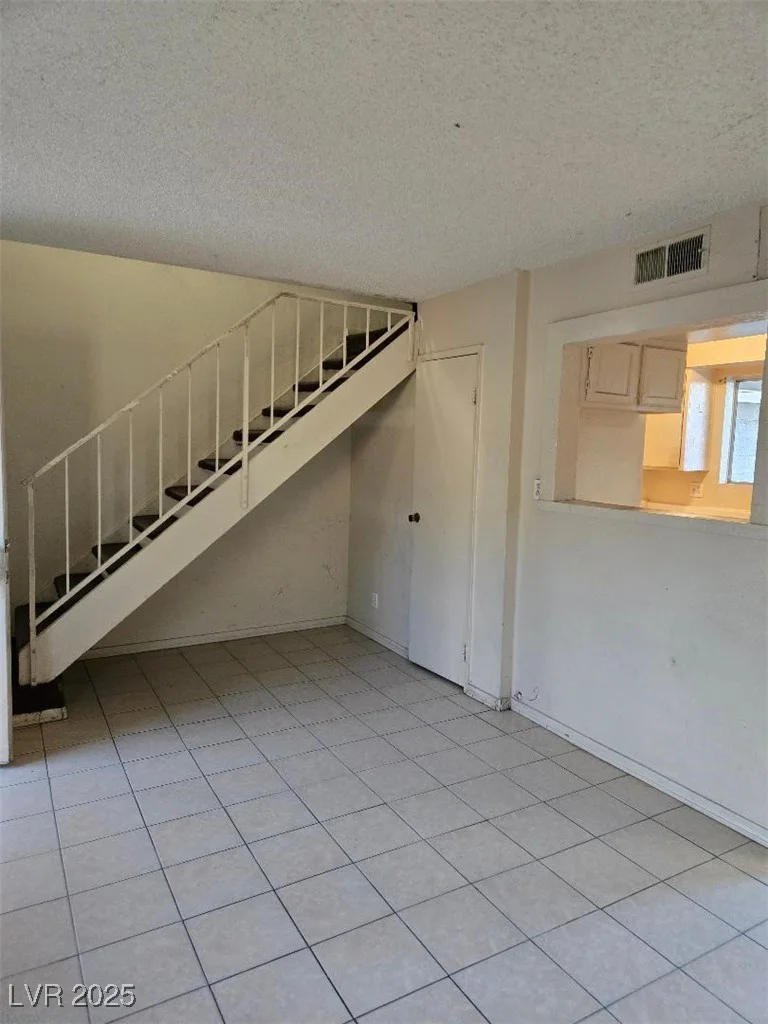 5024 Larkspur, Las Vegas, NV 89120