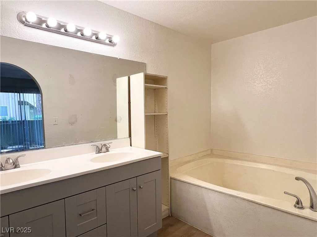 1856 Decatur, Las Vegas, NV 89108