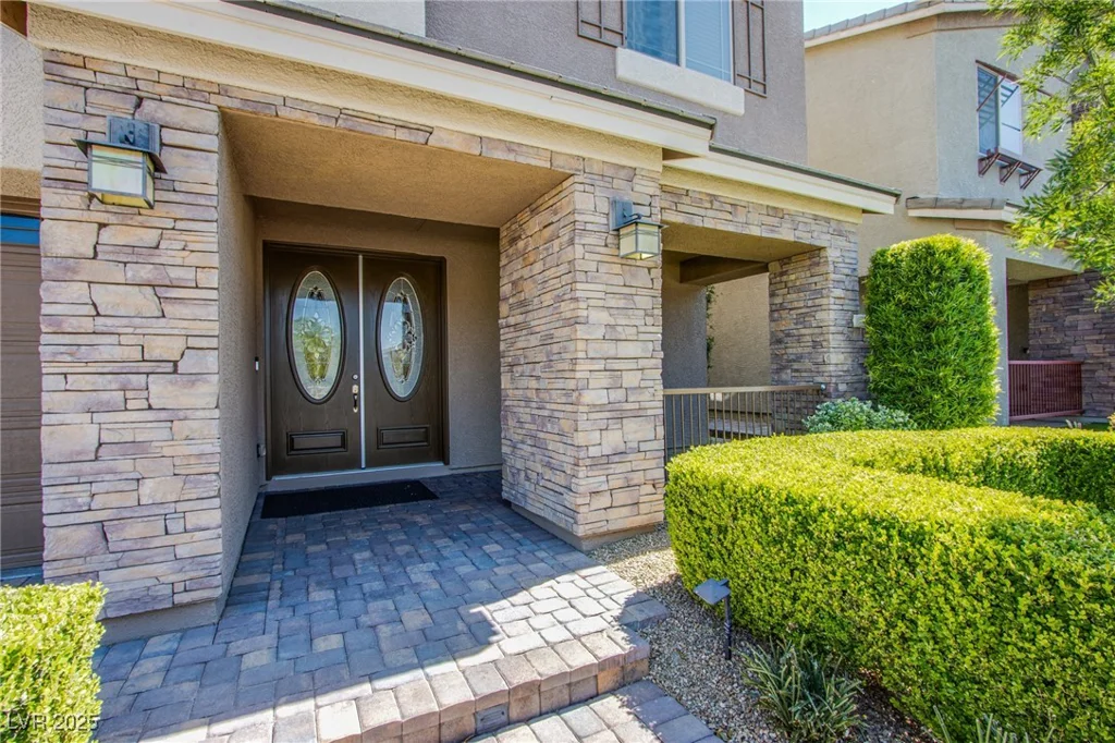 8303 Saddleback Ledge, Las Vegas, NV 89147