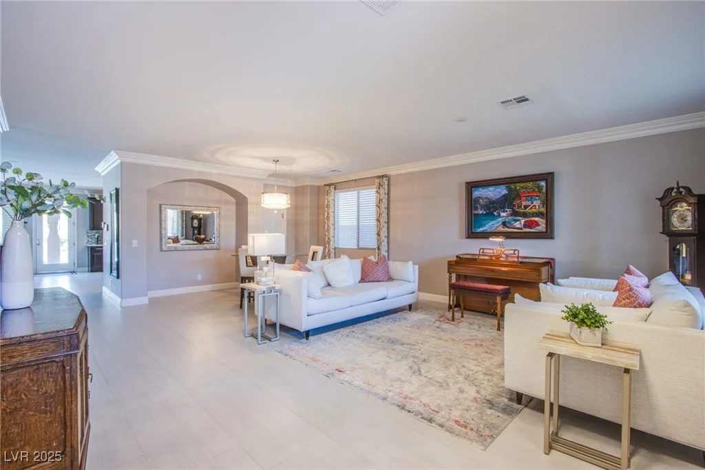 8303 Saddleback Ledge, Las Vegas, NV 89147
