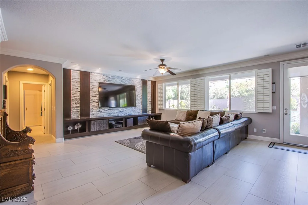 8303 Saddleback Ledge, Las Vegas, NV 89147