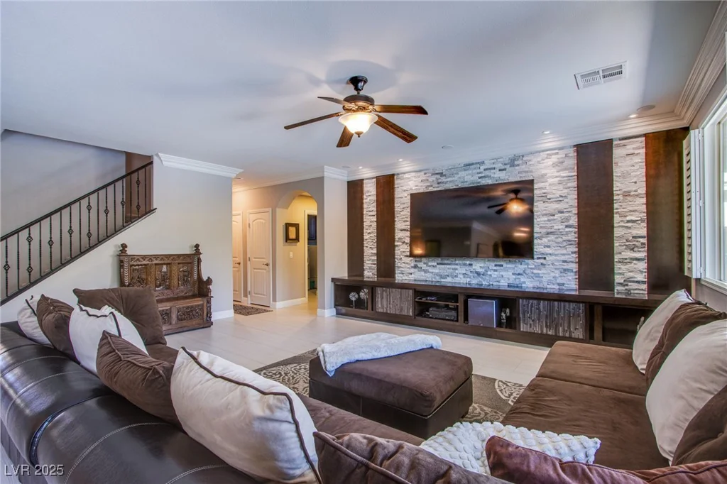 8303 Saddleback Ledge, Las Vegas, NV 89147