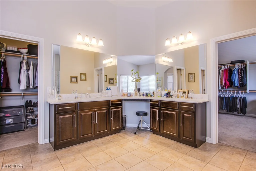 8303 Saddleback Ledge, Las Vegas, NV 89147