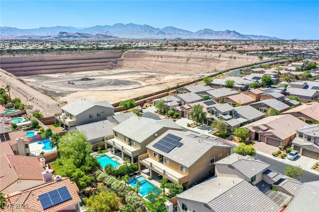 8303 Saddleback Ledge, Las Vegas, NV 89147