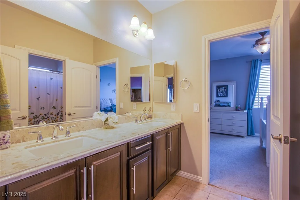8303 Saddleback Ledge, Las Vegas, NV 89147