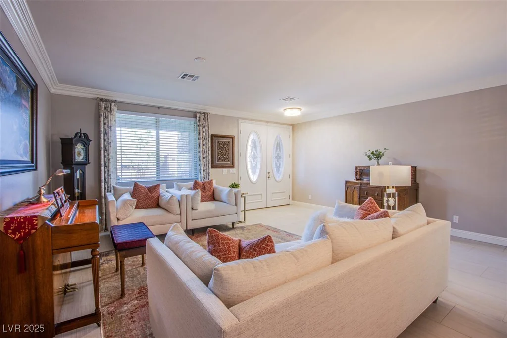 8303 Saddleback Ledge, Las Vegas, NV 89147