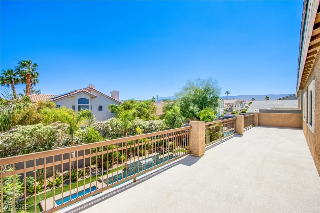 8303 Saddleback Ledge, Las Vegas, NV 89147