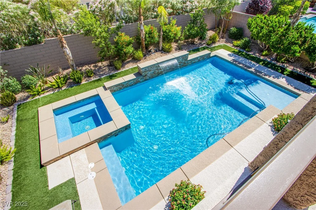 8303 Saddleback Ledge, Las Vegas, NV 89147