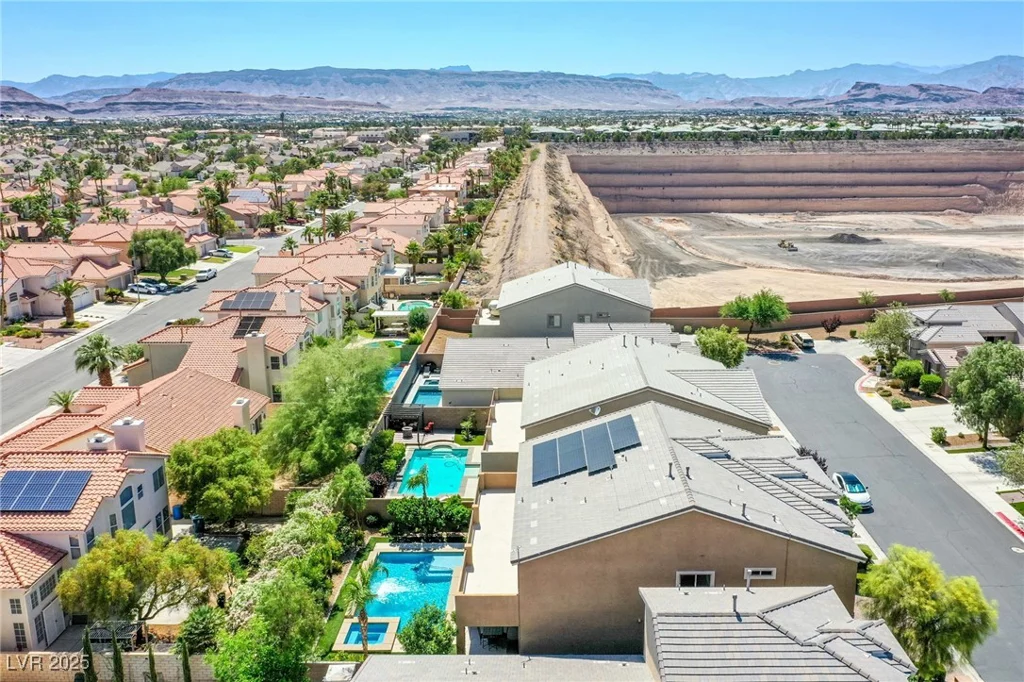 8303 Saddleback Ledge, Las Vegas, NV 89147